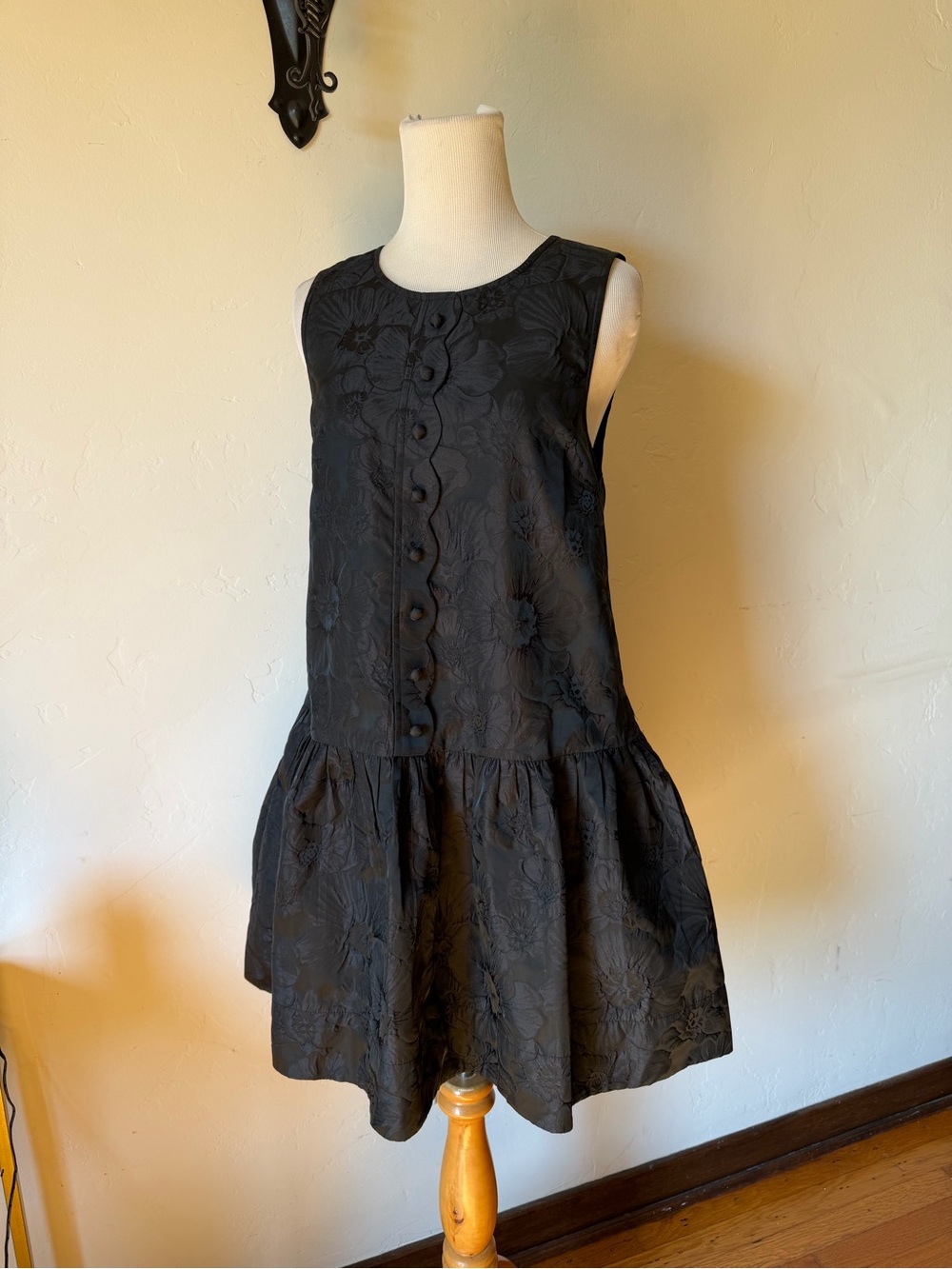 Black Sleeveless Floral Drop-Waist Dress